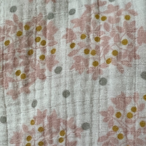 Swaddle Design Dual Sided Blanket, Muslin Cotton Crib‎ Sheet, and Onesies Bundle - Picture 5 of 12